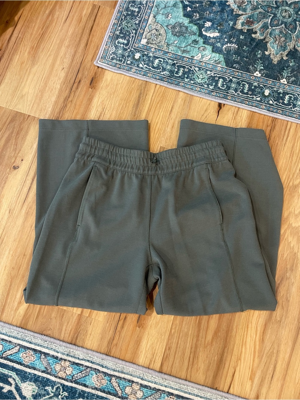 Lululemon Soft stream ribbed capris